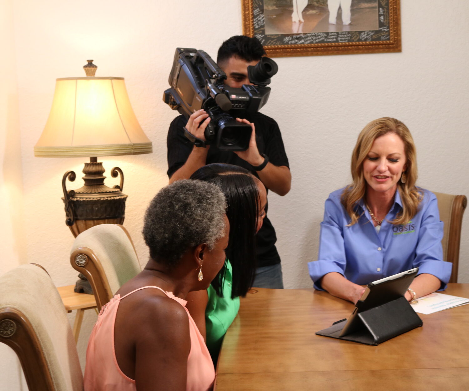  cameraman from “Designing Spaces” airing on Lifetime TV films as Oasis Senior Advisor
Beth Friesen helps a mother and daughter identify the right senior housing option for them.