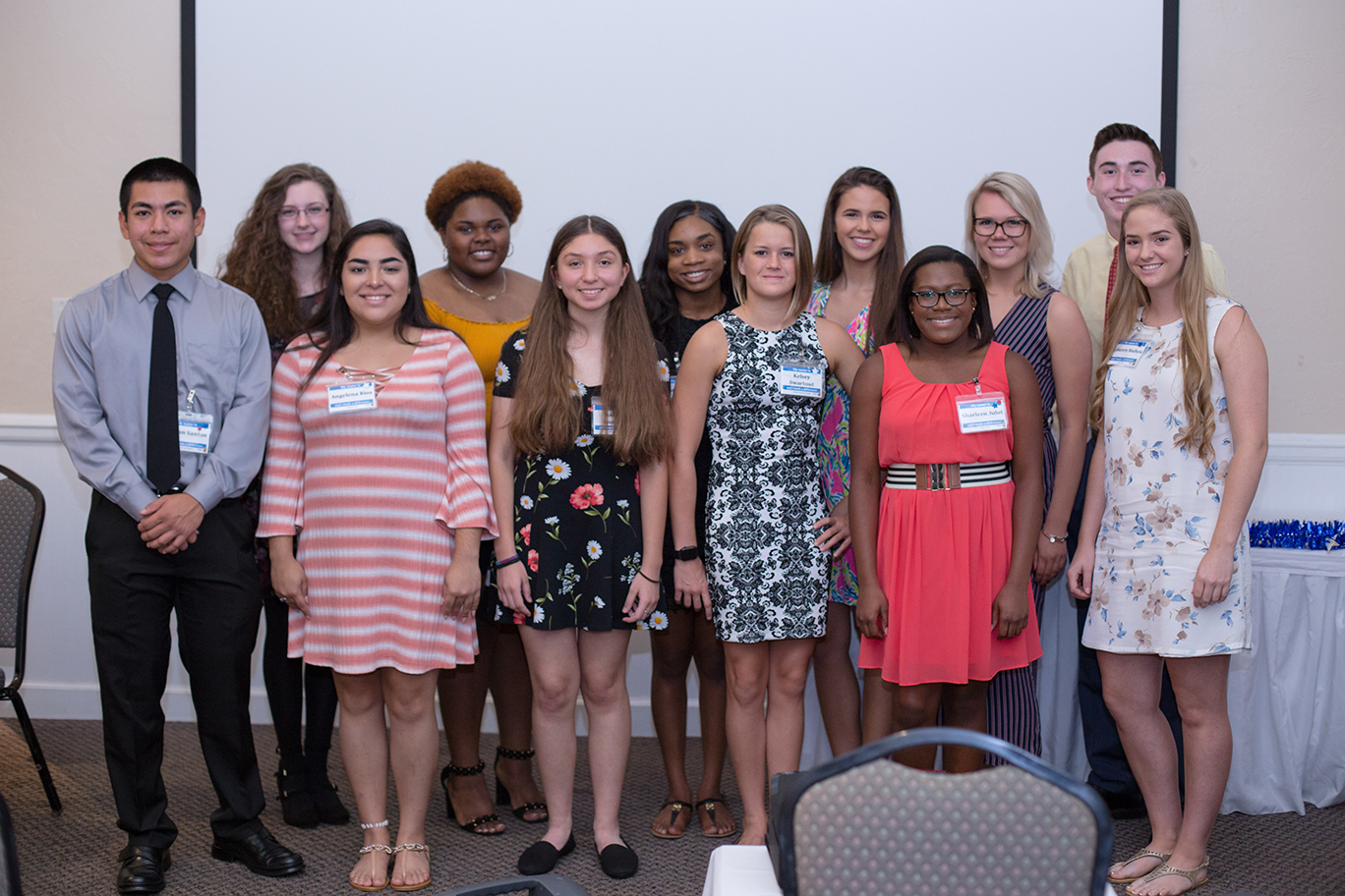 Associates and Bruce L. Scheiner to honor outstanding student volunteers