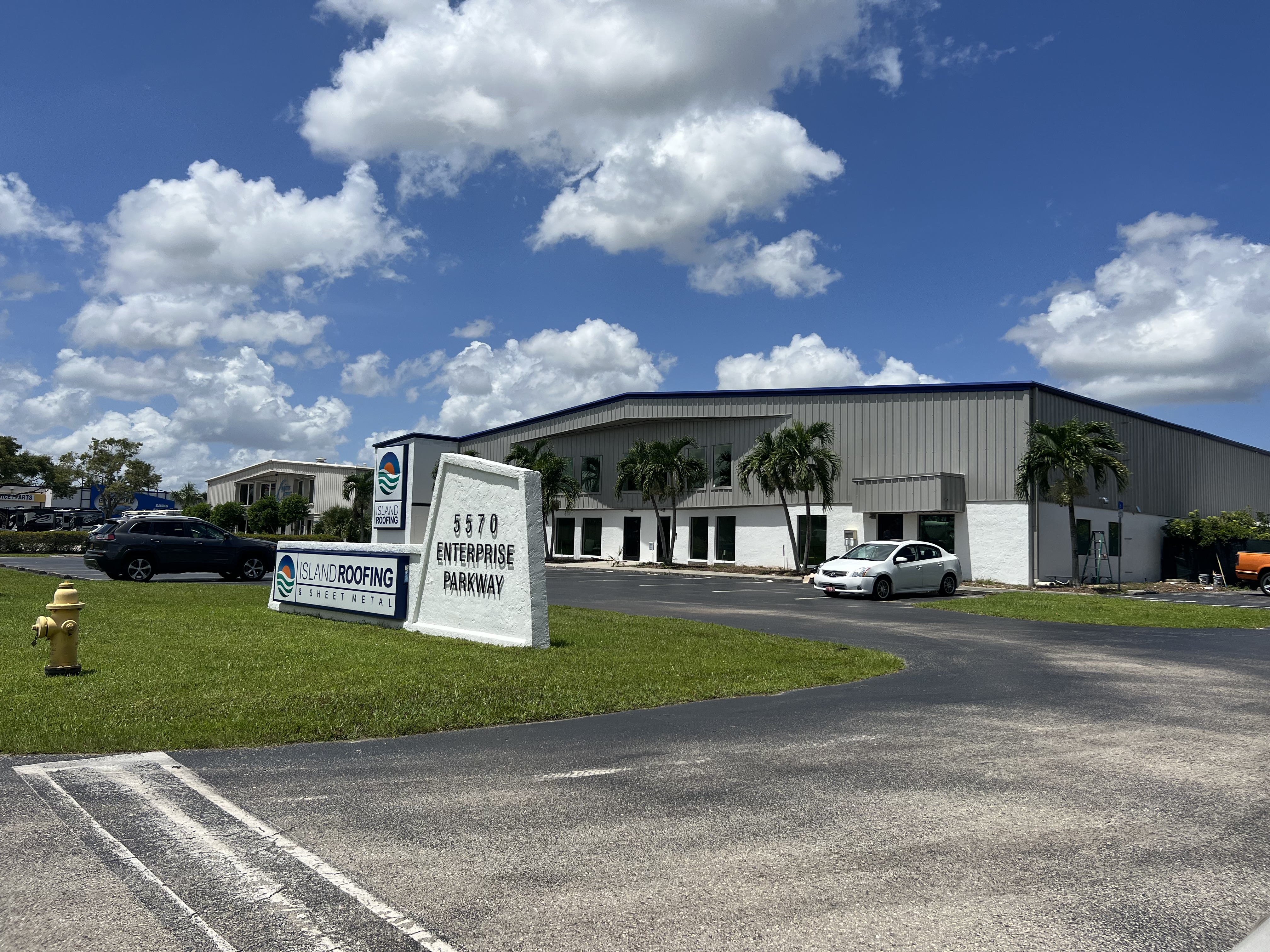 Cushman & Wakefield | Commercial Property Southwest Florida brokers $4.962M sale of industrial flex building in Fort Myers